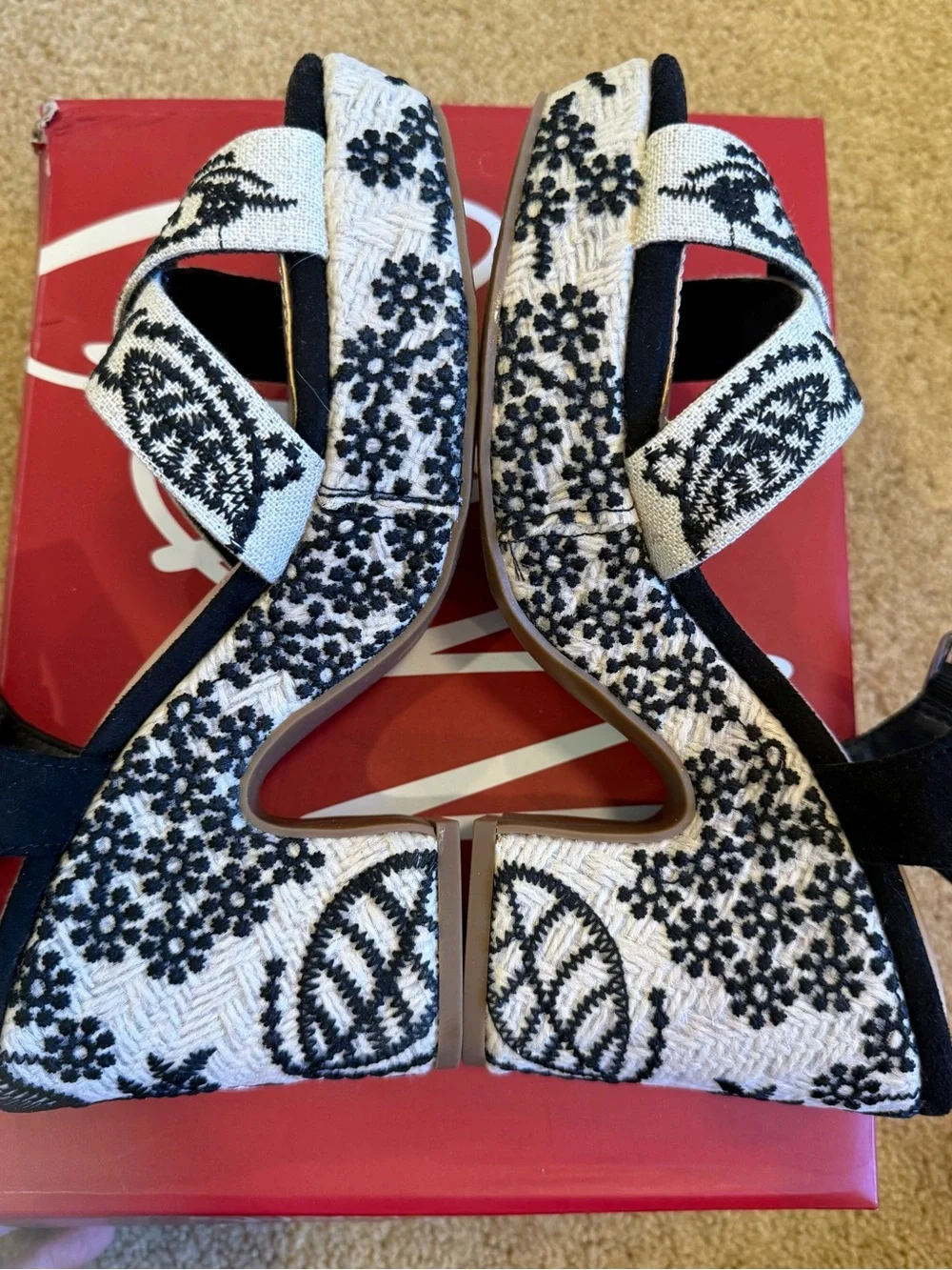 Women's Ozella II Embroidered Platform Sandals Size 8